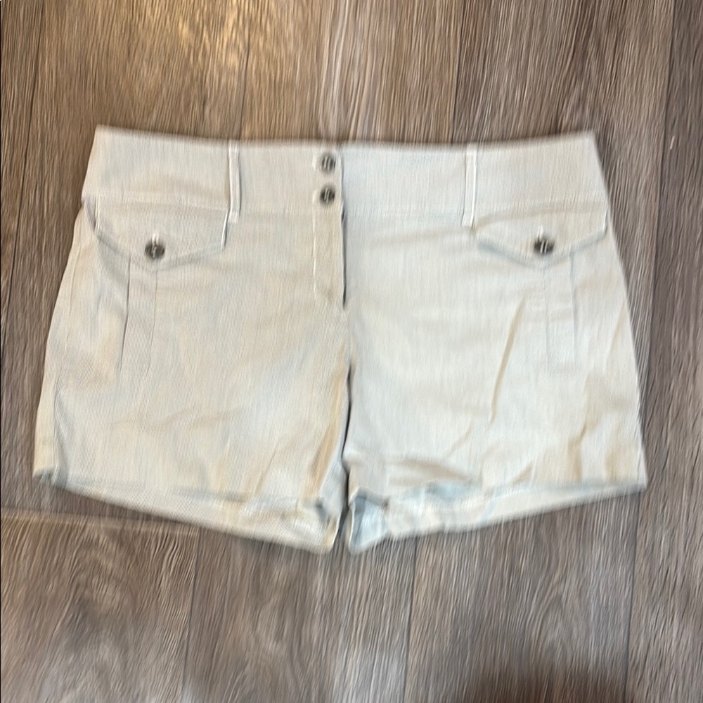 New York & Company Women's Beige Cargo Shorts